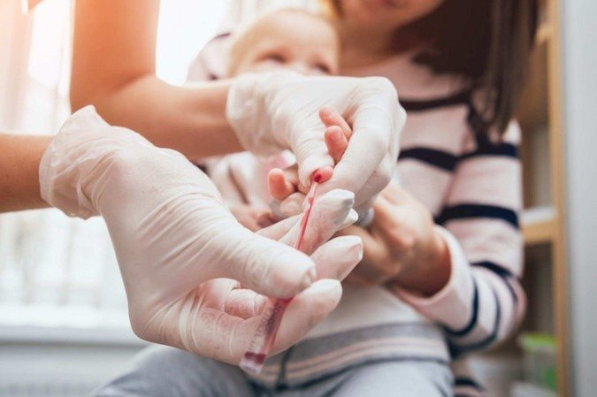 A carga genética pode reunir mais de 7 mil doenças raras em cerca de 5 mil genes conhecidos que carregam dados valiosos - (crédito: Freepik) A carga genética pode reunir mais de 7 mil doenças raras em cerca de 5 mil genes conhecidos que carregam dados valiosos - (crédito: Freepik)