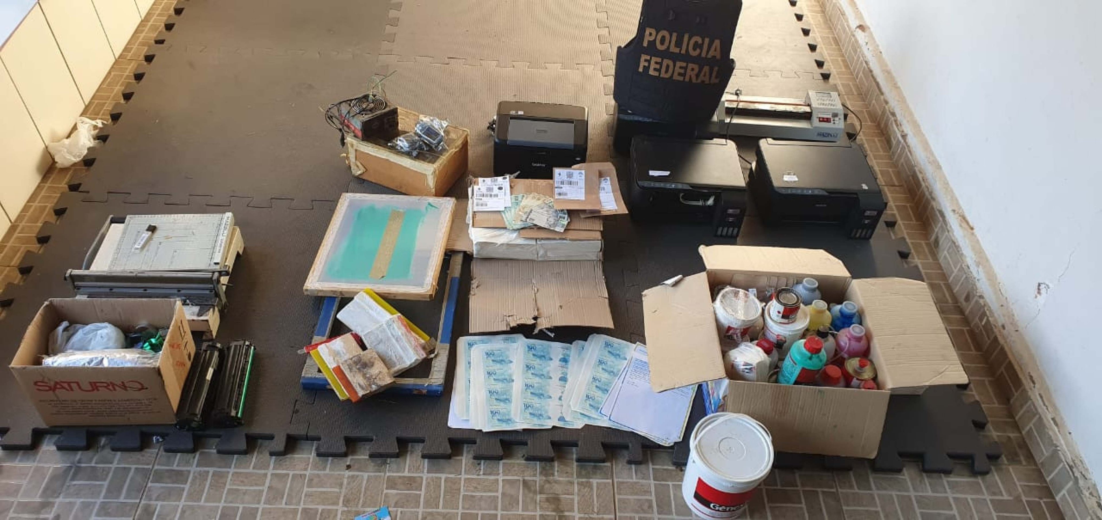 Dinheiro falso: PF fecha laboratórios de fabricação de cédulas em GO e SC