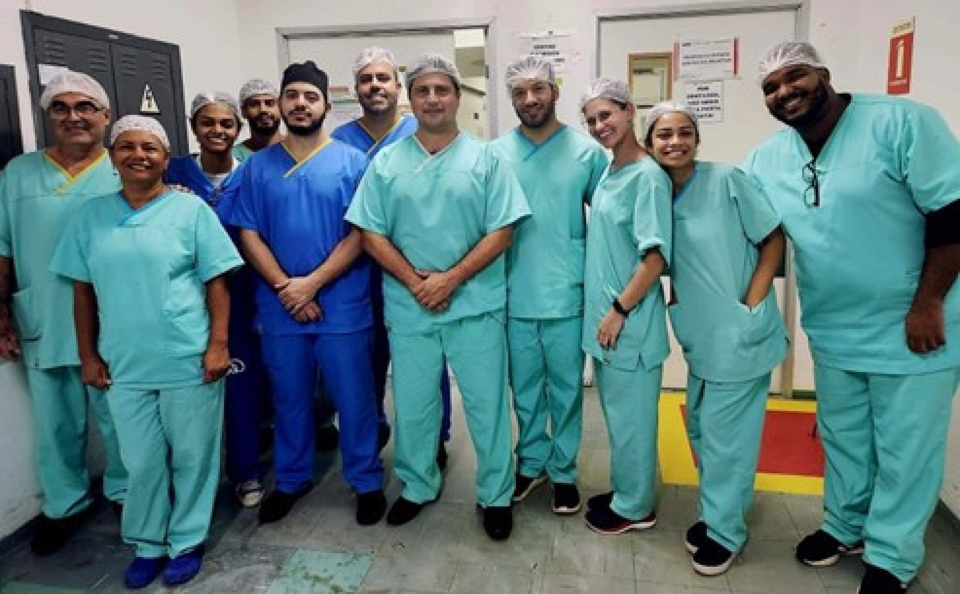O procedimento foi realizado por uma equipe multidisciplinar do hospital