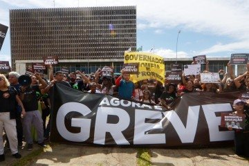 Professores da rede pública decidem entrar em greve -  (crédito:  Ed Alves CB/DA Press)