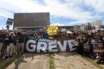 De acordo com o memorando circular enviado aos gestores escolares, a adesão ao movimento grevista implica automaticamente no corte de ponto -  (crédito:  Ed Alves CB/DA Press)