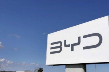 Segundo os autos do processo, em diversos casos, os operários não tinham o a telefone com internet, o que os impedia de verificar se os pagamentos prometidos estavam sendo efetuados na China -  (crédito: BYD/Divulgação)