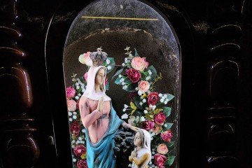 Imagem sacra em um corredor na matriz da Cooperativa Vinícola Aurora, em Bento Gonçalves