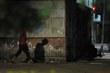 Moradores de rua na comercial da 302/303 Sul
 -  (crédito:  Minervino Júnior/CB)