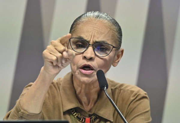  Foto, Ministra do Meio Ambiente Marina Silva. Nesta ter.a (27) a Ministra do Meio Ambiente Marina Silva comparece . Comiss.o de Infraestrutura (CI) do Senado para explicar a cria..o de unidade de conserva..o marinha na Margem Equatorial.
    