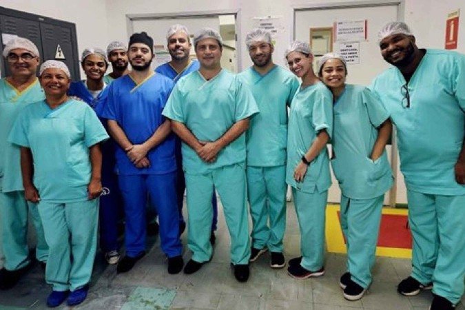 O procedimento foi realizado por uma equipe multidisciplinar do hospital