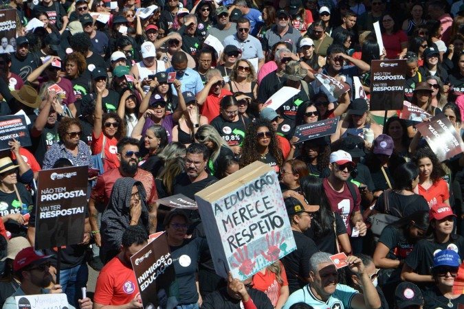 Justiça declara greve dos professores como abusiva e impõe multa de R$1 milhão 