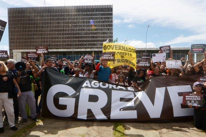 Professores da rede pública decidem entrar em greve - (crédito: Ed Alves CB/DA Press) Professores da rede pública decidem entrar em greve - (crédito: Ed Alves CB/DA Press)
