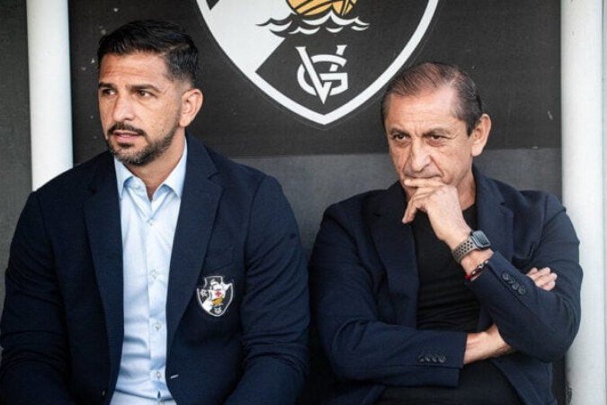 Ramón e Emiliano Díaz venceram a queda de braço com o Vasco na Fifa - (crédito: Foto: Leandro Amorim/Vasco) Ramón e Emiliano Díaz venceram a queda de braço com o Vasco na Fifa - (crédito: Foto: Leandro Amorim/Vasco)