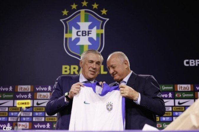 Ancelotti (ao lado de Felipão). Novo treinador chegou, foi apresentado e convocou a Seleção - (crédito: Foto: Rafael Ribeiro) Ancelotti (ao lado de Felipão). Novo treinador chegou, foi apresentado e convocou a Seleção - (crédito: Foto: Rafael Ribeiro)