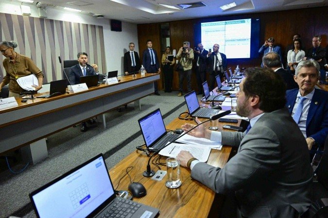 Marina Silva deixa a Comissão de Infraestrutura do Senado, depois de ser ofendida por parlamentares - (crédito: Geraldo Magela/Agência Senado) Marina Silva deixa a Comissão de Infraestrutura do Senado, depois de ser ofendida por parlamentares - (crédito: Geraldo Magela/Agência Senado)