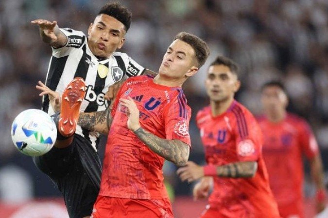 IGOR JESUS – IGOR JESUS – Sempre objetivo e prático nas jogadas: fez o pivô, recuou para iniciar ataques e abriu espaços para os companheiros. Na área, teve uma chance clara no primeiro tempo e não desperdiçou. Na etapa final, fez pelo menos quatro grandes jogadas. Disparado o melhor. Deve ter agradado bastante ao técnico Ancelotti, que não o convocou, mas o incluiu na lista dos 50. Na próxima, não sei não... NOTA 9,0. Foto: Vitor Silva/Botafogo