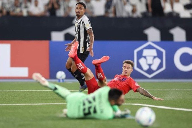 VITINHO – Muito ativo no apoio, sempre perigoso e construindo jogadas relevantes. Foi quem deu o início à jogada do gol de Igor Jesus no primeiro tempo. Nota 7,5. Foto: Vitor Silva/Botafogo