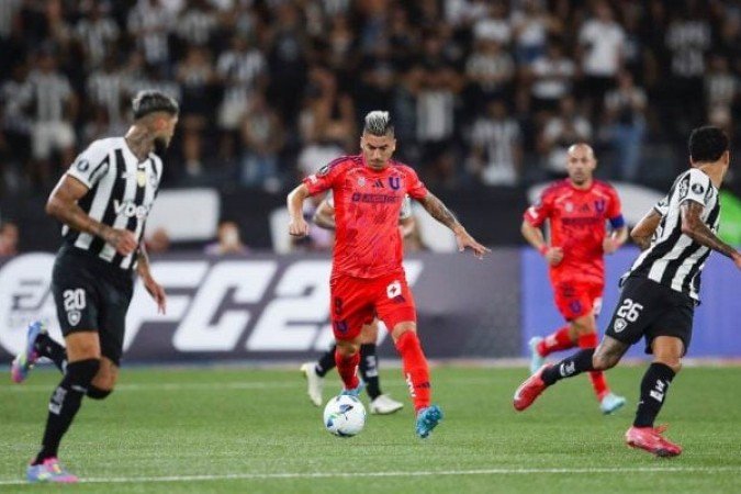 UNIVERSIDAD CHILE. Um time que lutou muito, não teve medo e mostrou qualidades. Aranguiz foi seu jogador mais perigoso. - NOTA 6,0. . Foto: Vitor Silva/Botafogo