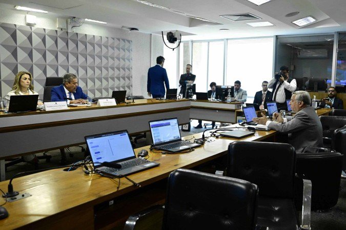 Dr. Hiran lamentou o esvaziamento da oitiva e pediu à Advocacia do Senado que avalie a possibilidade de condução coercitiva dos ausentes - (crédito: Geraldo Magela/Agência Senado) Dr. Hiran lamentou o esvaziamento da oitiva e pediu à Advocacia do Senado que avalie a possibilidade de condução coercitiva dos ausentes - (crédito: Geraldo Magela/Agência Senado)