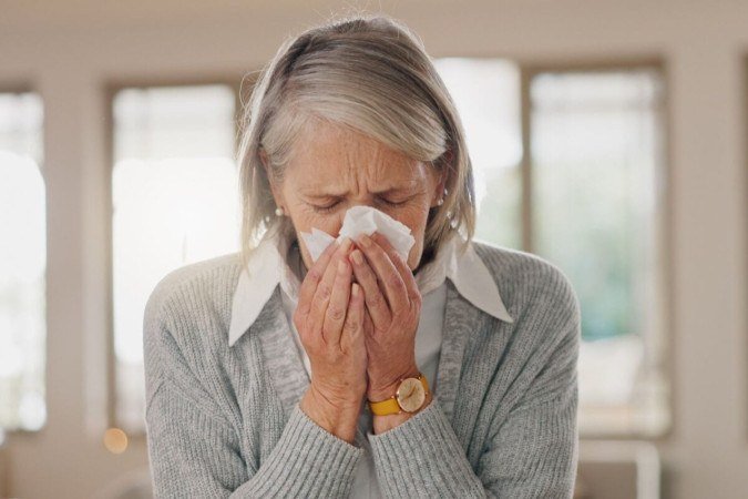 Idosos estão mais vulneráveis às infecções respiratórias graves (Imagem: PeopleImages.com - Yuri A | Shutterstock) -  (crédito: EdiCase)