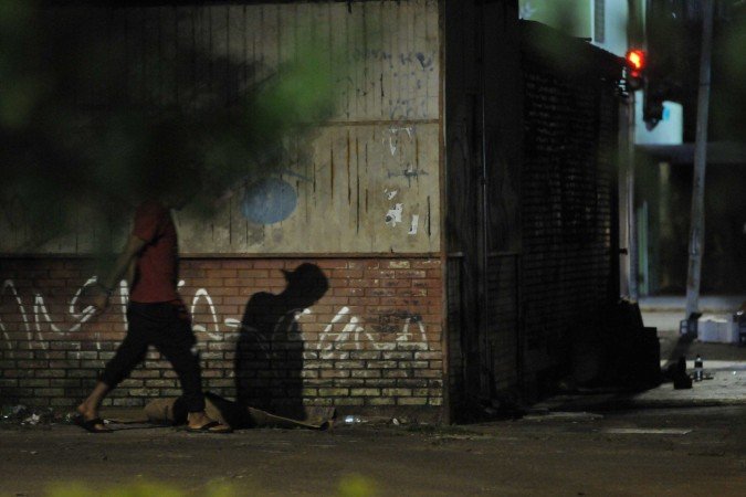 Moradores de rua na comercial da 302/303 Sul
- (crédito: Minervino Júnior/CB) Moradores de rua na comercial da 302/303 Sul
- (crédito: Minervino Júnior/CB)