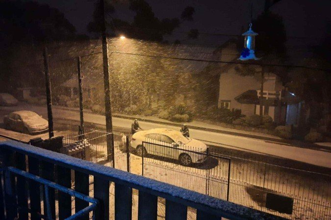 Forte nevasca atingiu Gramado (RS) no ano de 2021. Em 2025, também há possibilidade de neve com a chegada de onda polar - (crédito: Reprodução Facebook Prefeitura de Gramado) Forte nevasca atingiu Gramado (RS) no ano de 2021. Em 2025, também há possibilidade de neve com a chegada de onda polar - (crédito: Reprodução Facebook Prefeitura de Gramado)