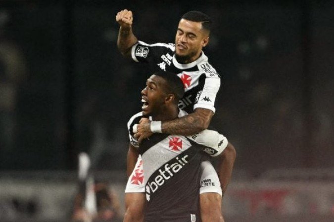 COUTINHO - Participou bem da partida, criou muitos espaços no ataque e teve papel importante em dois gols no primeiro tempo. No primeiro gol, deu assistência para Rayan. Já no segundo, clareou a jogada com Lucas Piton. NOTA: 7,0 - Foto: Divulgação/Conmebol