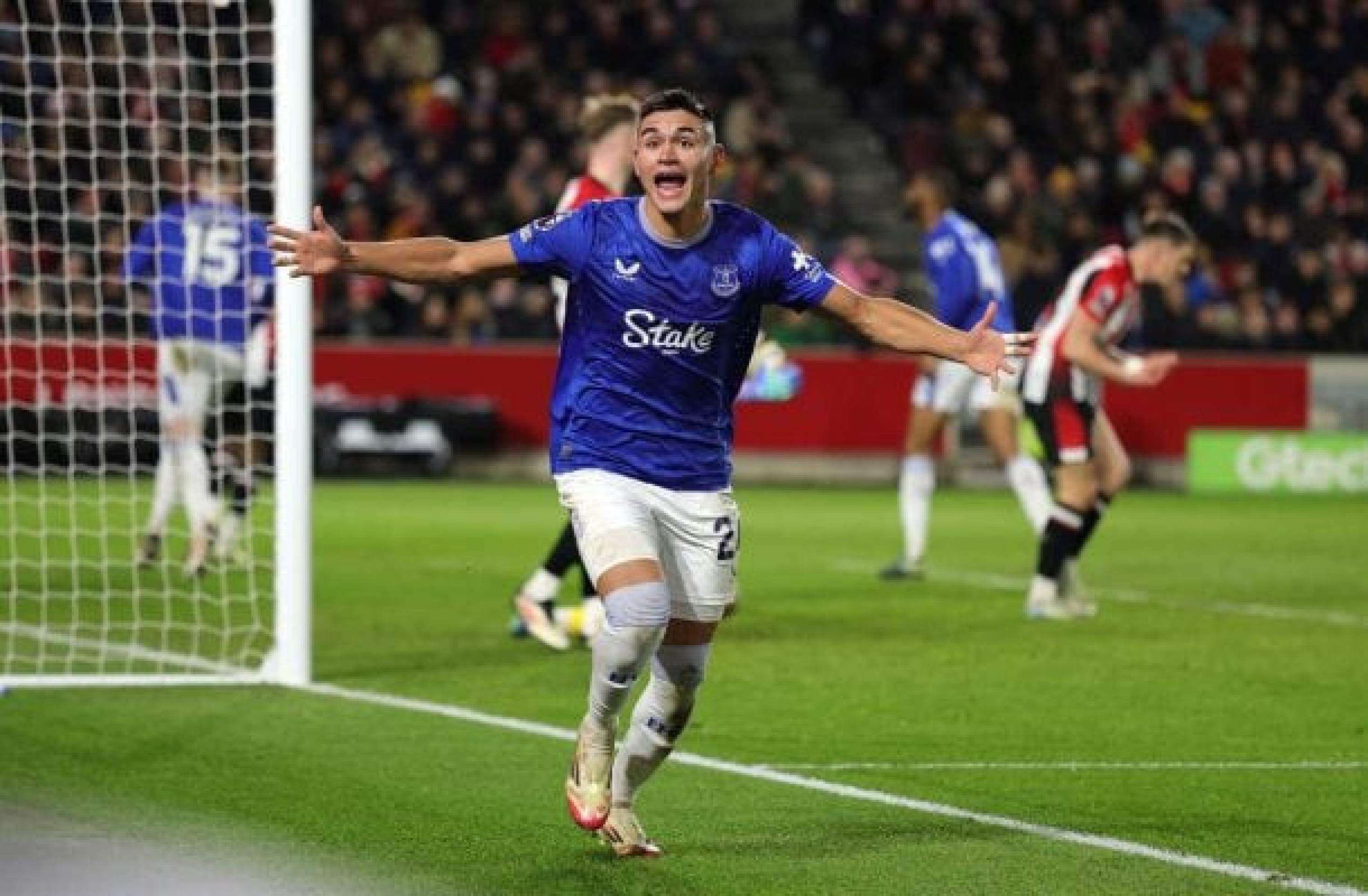 Everton pretende comprar Alcaraz, emprestado pelo Flamengo