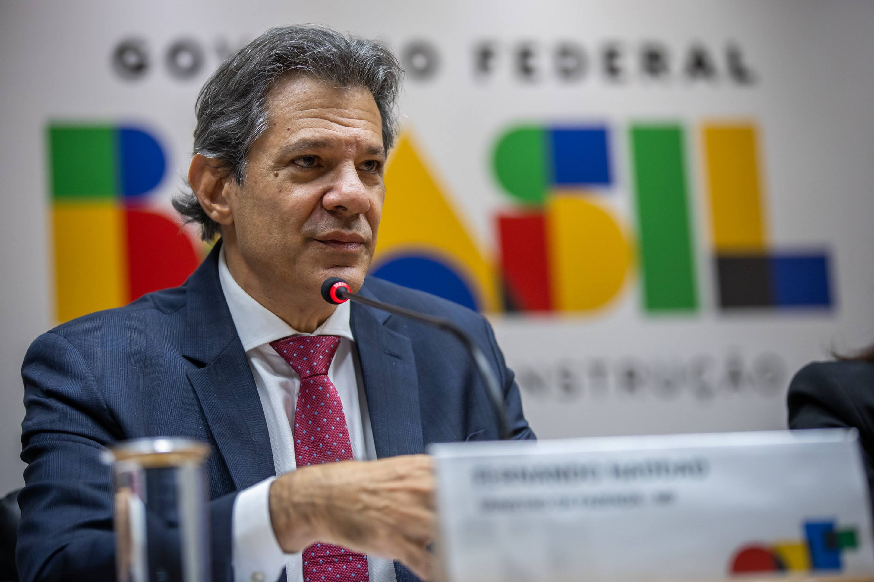 Haddad diz que IOF é prerrogativa de Lula e defende foco em super-ricos