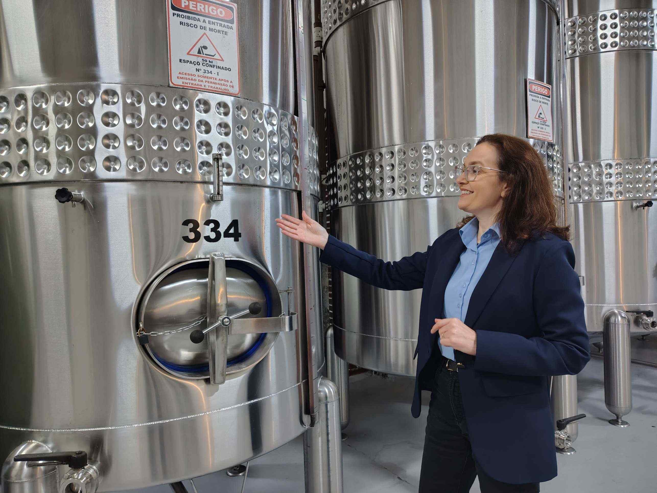  Ana Maria De Paris Possamai, gerente de turismo da Cooperativa Vinícola Aurora, na matriz, em Bento Gonçalves