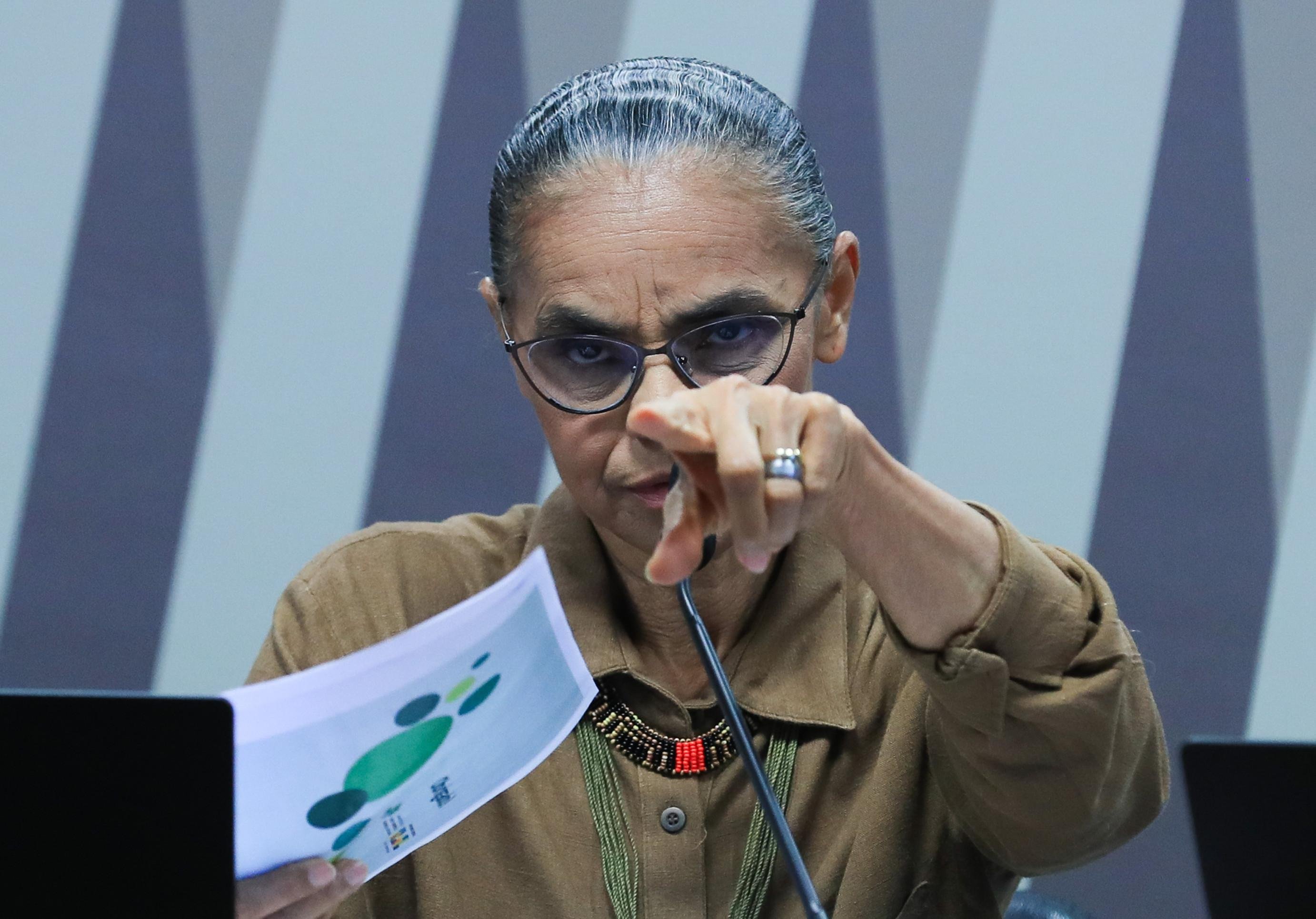 PL que facilita licença ambiental isola Marina Silva