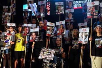 Familiares e simpatizantes de reféns protestam no 600º dia da guerra e exigem cessar-fogo 