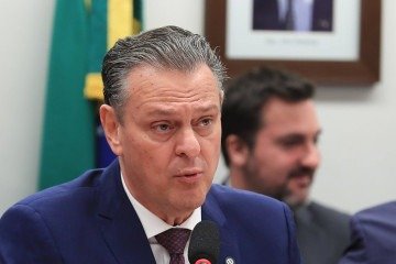 Fávaro: 'Começamos o diálogo para diminuir as restrições às exportações do frango brasileiro' -  (crédito: Lula Marques/Agência Brasil)