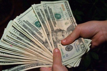 Dólar vai a R$ 5,71 -  (crédito: Steven Depolo)