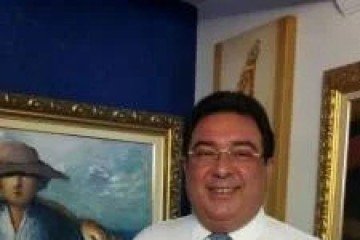 Luis Carlos Alcoforado e seu quinto livro de poesias, Escuridão do fim -  (crédito: Arquivo Pessoal)