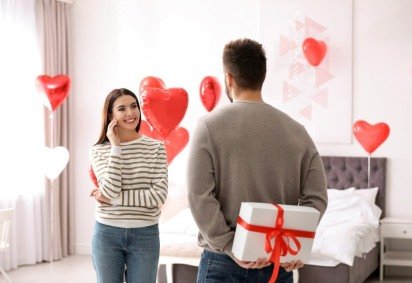 Os presentes mais populares nesse Dia dos Namorados serão roupas, itens de decoração e calçados -  (crédito: jusagephoto | Shutterstock)