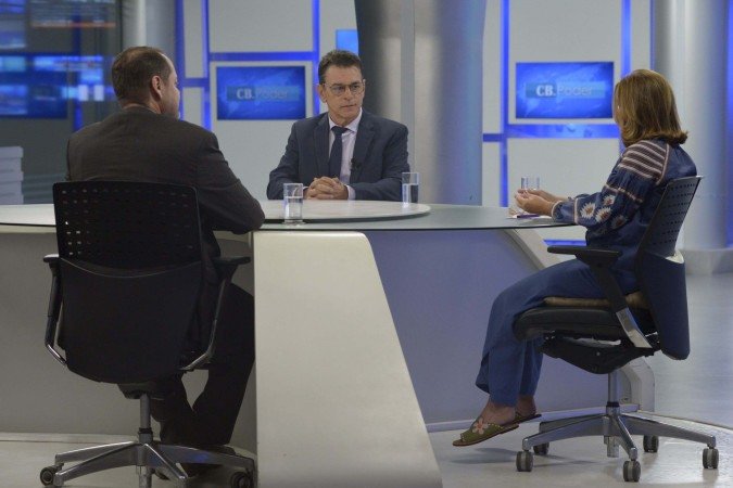 O presidente da CNDL, José César da Costa, em entrevista ao CB.Poder. Na bancada, os jornalistas Sibele Negromonte e Roberto Fonseca -  (crédito:  Marcelo Ferreira/CB/D.A Press)
