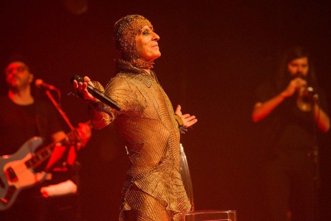 Ney Matogrosso irá se apresentar no Centro de Convenções Ulysses Guimarães no dia 14 de junho