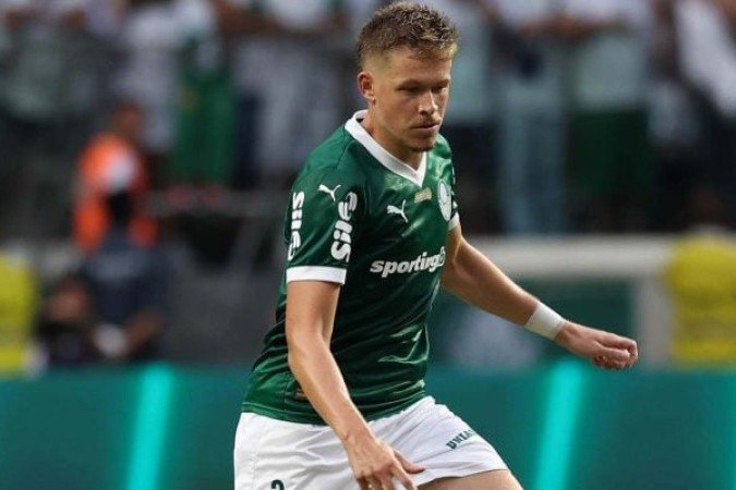 BRUNO FUCHS - Jogando um pouco mais avançado, conseguiu participar bastante do jogo, principalmente no início das jogadas. Também se destacou nos duelos, com uma partida segura. Nota: 6 - Foto: Cesar Greco/Palmeiras