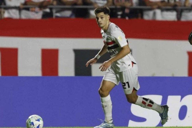 Bobadilla é acusado de ato de xenofobia contra jogador do Talleres - (crédito: Foto: Rubens Chiri / Saopaulofc.net) Bobadilla é acusado de ato de xenofobia contra jogador do Talleres - (crédito: Foto: Rubens Chiri / Saopaulofc.net)