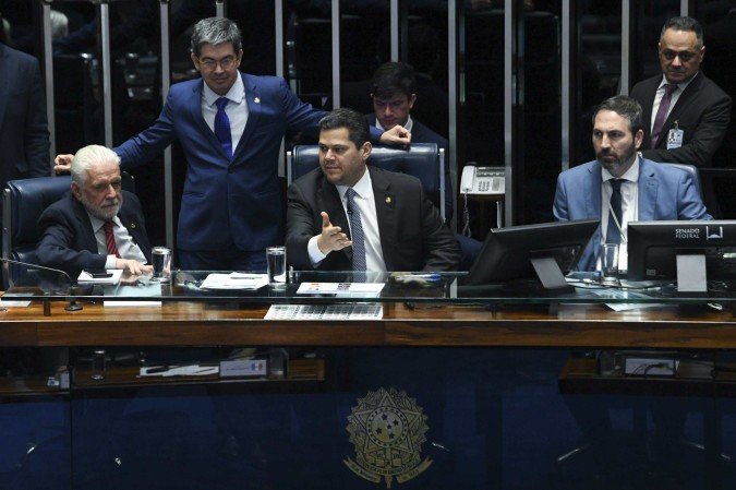 Antes de seguir para a reunião com Haddad, Davi Alcolumbre, criticou o governo por aumentar impostos, como o IOF, sem negociar com o Legislativo - (crédito: Jonas Pererira/Agência Senado) Antes de seguir para a reunião com Haddad, Davi Alcolumbre, criticou o governo por aumentar impostos, como o IOF, sem negociar com o Legislativo - (crédito: Jonas Pererira/Agência Senado)