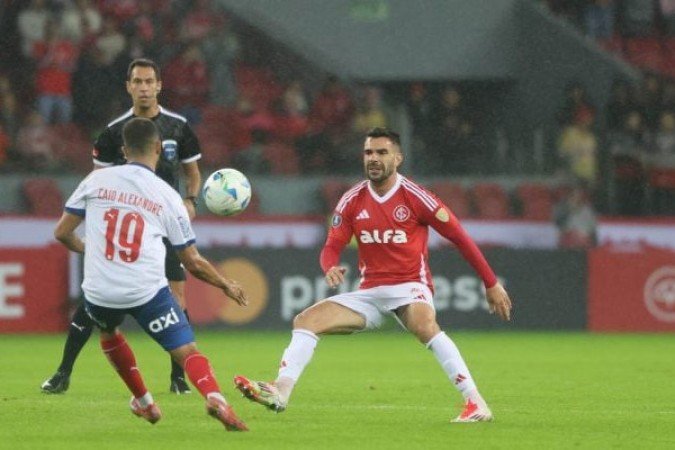 BRUNO HENRIQUE - Estava muito mal no jogo, sem criatividade e com um primeiro tempo para esquecer. Mas fez excelente jogada ando assistência para o gol de Vitinho, o que salvou a sua performance. Saiu aos 19 do segundo tempo para a entrada de Thiago Maia NOTA 5,5. Foto: Ricardo Duarte / Internacional