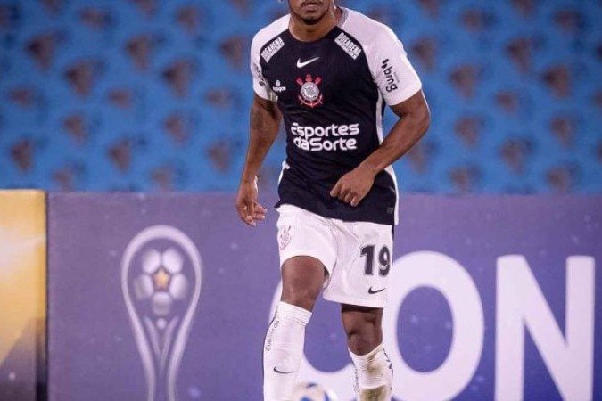 CARRILLO - Principal jogador do meio de campo, caiu mais pelo lado direito, o que provoca crítica dos torcedores. Foi um dos jogadores que mais apareceu na partida, mas não conseguiu ser o suficiente para colocar criatividade na armação alvinegra. Nota: 6 - Foto: Rodrigo Coca/Agência Corinthians