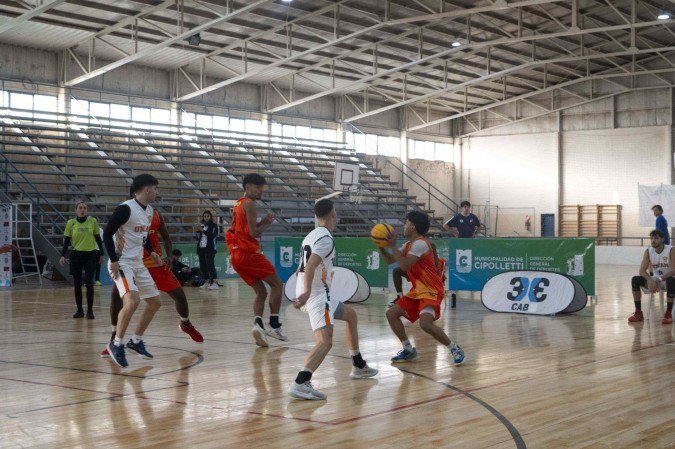 Basquete 3x3 surgiu da evolução da disputa convencional em áreas urbanas no fim dos anos 1980 - (crédito: Divulgação) Basquete 3x3 surgiu da evolução da disputa convencional em áreas urbanas no fim dos anos 1980 - (crédito: Divulgação)