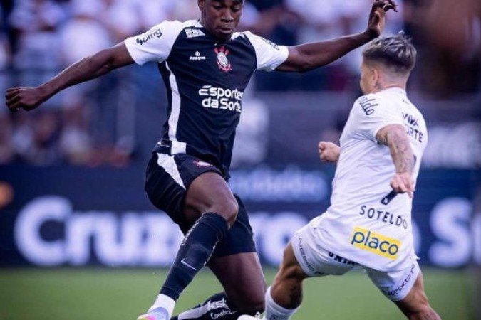 FÉLIX TORRES - Teve uma atuação mais fraca desde que começou a jogar na posição. Perdeu muitas divididas e posses de bolas, e não conseguiu ajudar no ataque. Nota: 4,5 - Foto: Rodrigo Coca/Agência Corinthians