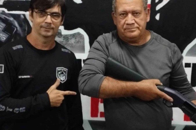 Hedilerson Fialho, dono da arma que matou Roberto Zampieri, e Antonio Gomes, matador - (crédito: Redes sociais) Hedilerson Fialho, dono da arma que matou Roberto Zampieri, e Antonio Gomes, matador - (crédito: Redes sociais)