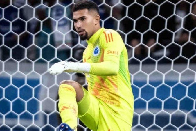 LÃ?O ARAGÃ?O - NÃ£o foi muito exigido na partida, mas foi bem quando foi acionado. Mesmo com algumas defesas atabalhoadas, cumpriu o seu papel e protegeu a meta. NOTA: 6,0 - Foto: Gustavo Aleixo/Cruzeiro