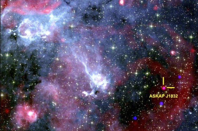 Imagem do céu mostra região ao redor do objeto ASKAP J1832-0911 -  (crédito: Ziteng (Andy) Wang/ICRAR)