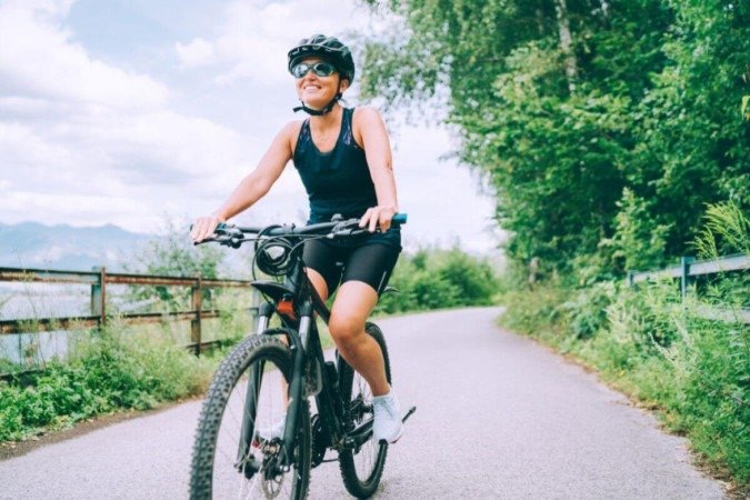 O ciclismo é uma alternativa para quem não consegue ir à academia (Imagem: Soloviova Liudmyla | Shutterstock) -  (crédito: EdiCase)