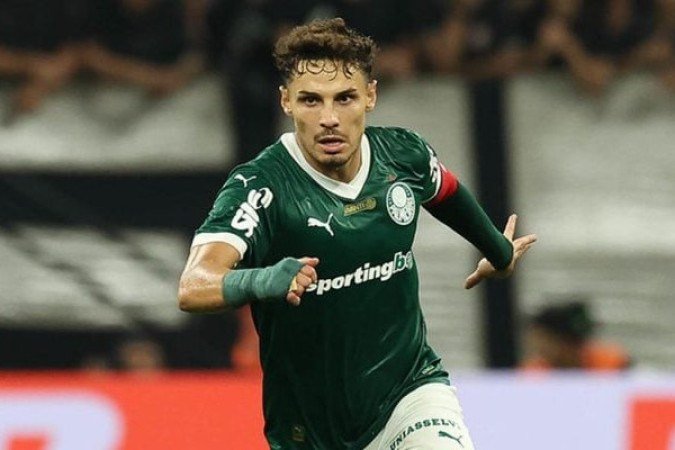 RAPHAEL VEIGA - Aproveitou muito bem a sua chance. Esteve muito ativo pelo meio de campo, criando oportunidades e participando das jogadas ofensivas. Em um golaço de falta, deixou sua marca na goleada. Nota: 7 - Foto: Cesar Greco/Palmeiras