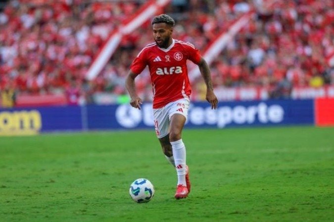 WESLEY – Um guerreiro e a principal opção ofensiva do Inter, juntamente com os avanços do lateral Borré. Participativo, protagonizou duas grandes jogadas que resultaram em chances perdidas por Alan Patrick e Borré. E deu o passe perfeito para o gol de Borré. O ponto negativo foi a simulação de uma falta, que gerou um bate-boca e acabou lhe rendendo um cartão amarelo. NOTA: 7,0. Foto: Ricardo Duarte / Internacional. 