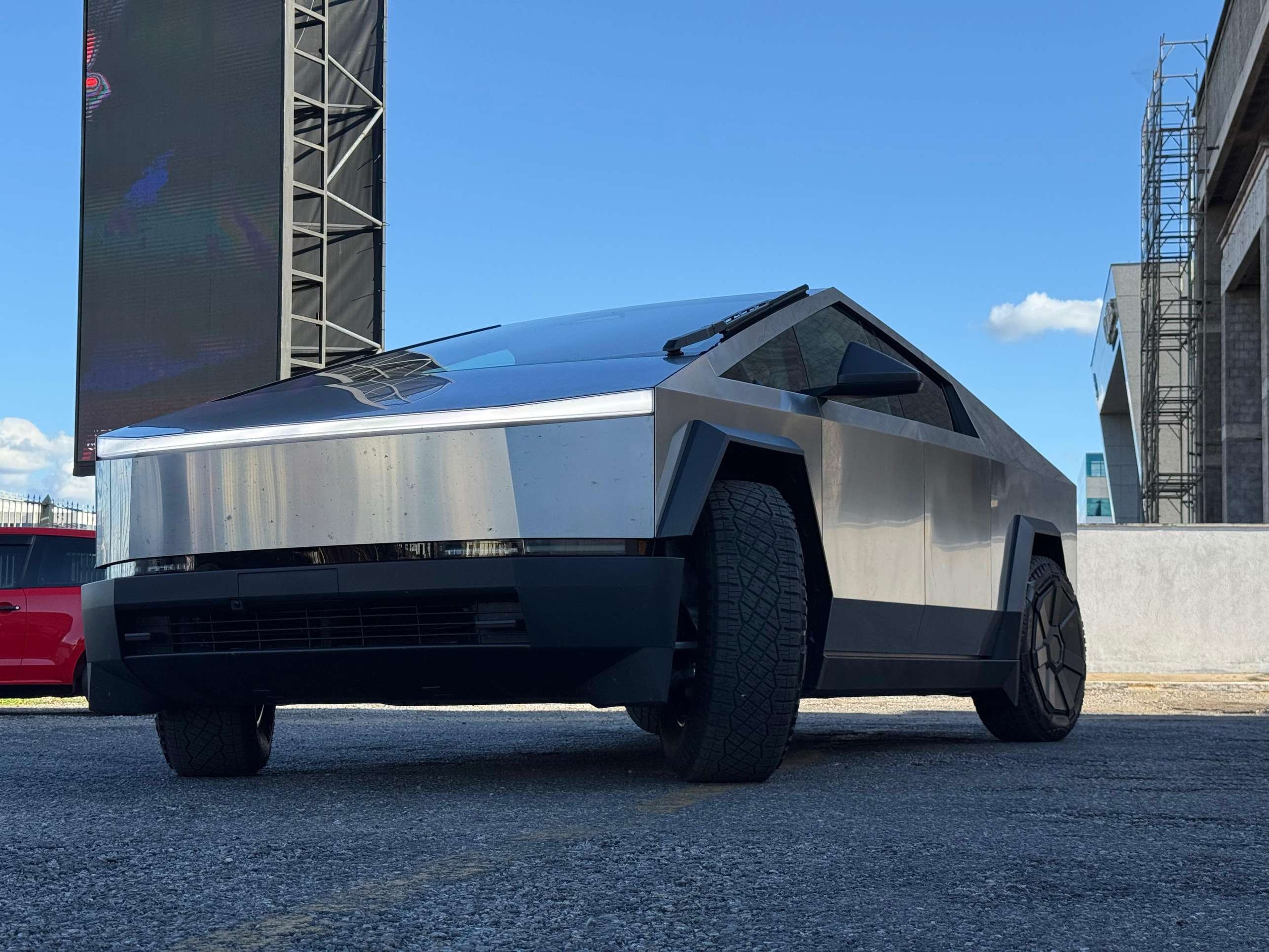 Conheça o Tesla Cybertruck, carro 