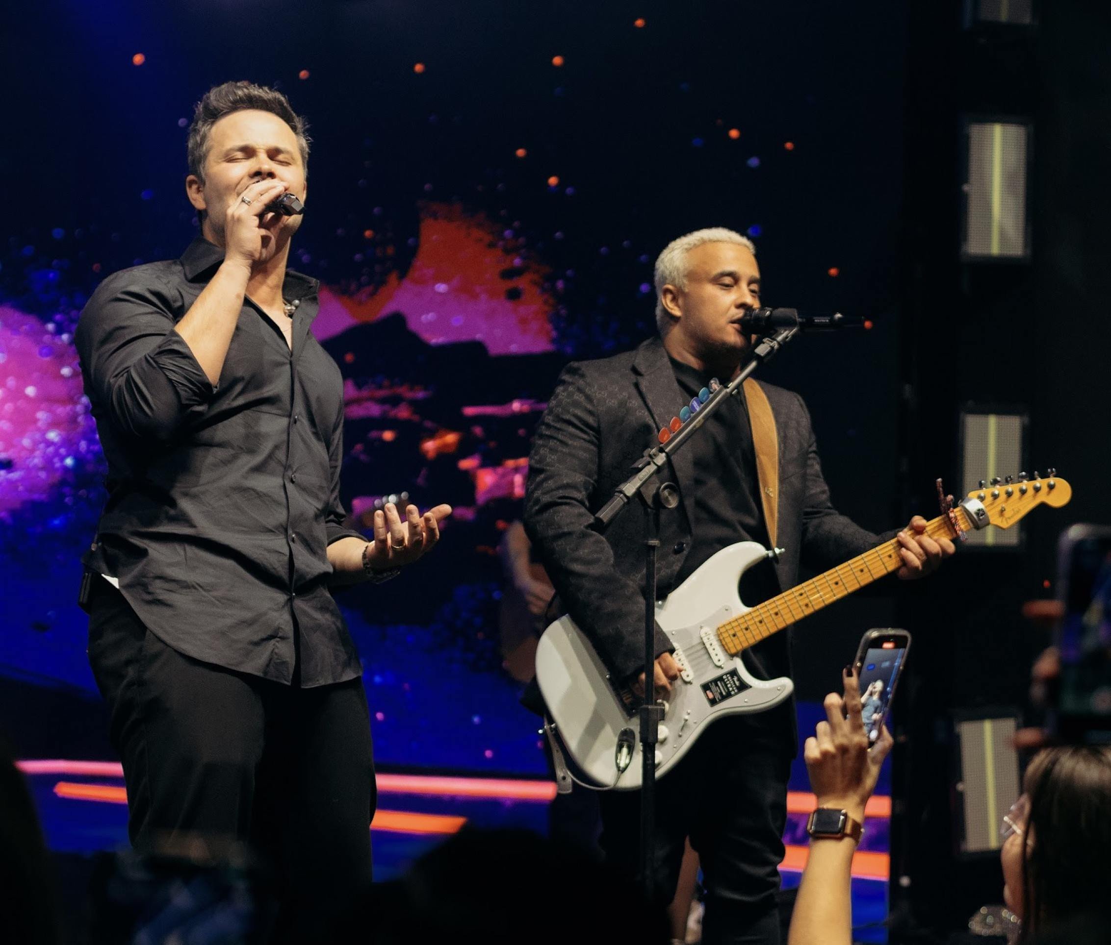 Matheus e Kauan lançam primeiro álbum da carreira, 'Paraquedas'