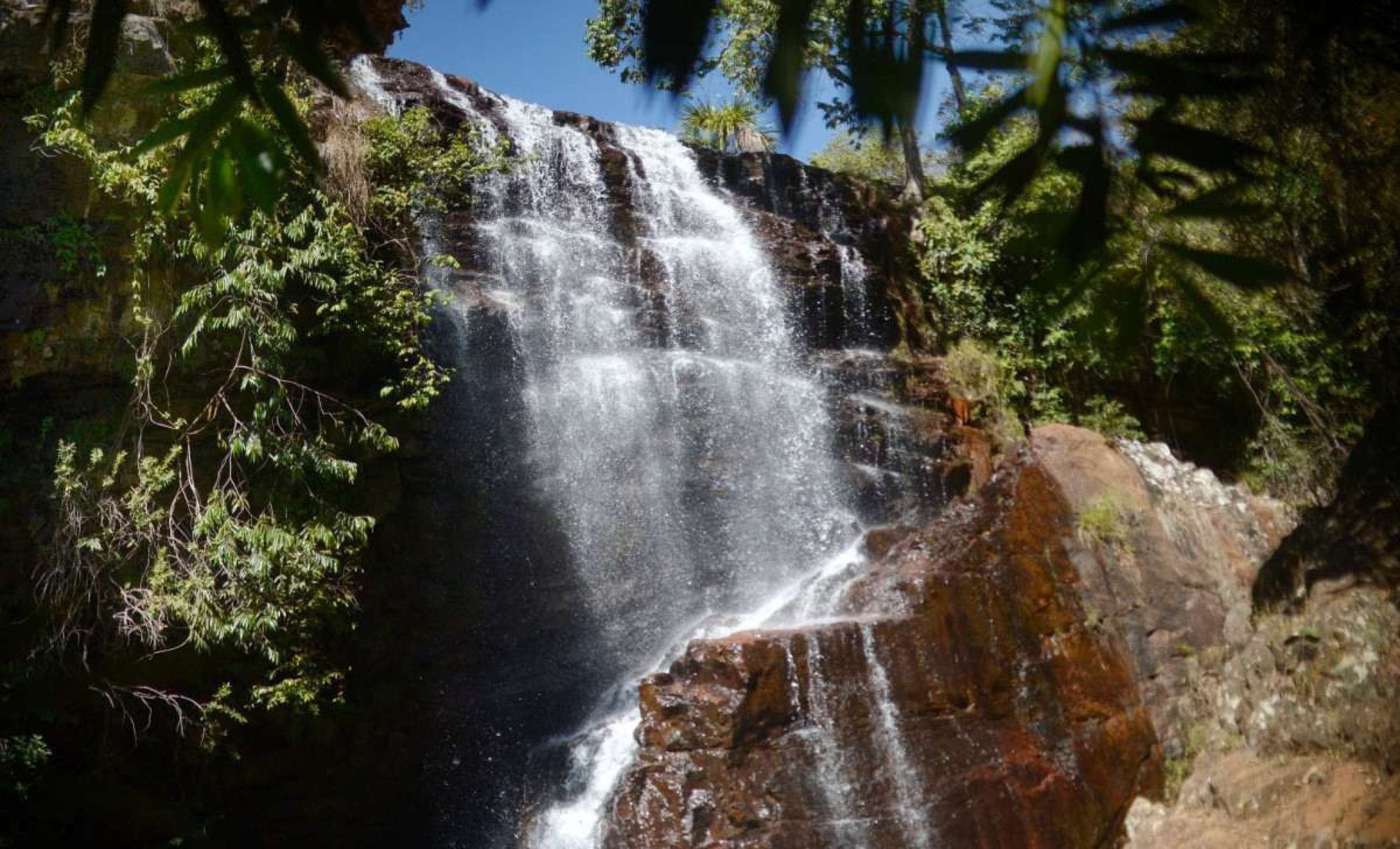 Cachoeiras enchem a paisagem da região. 